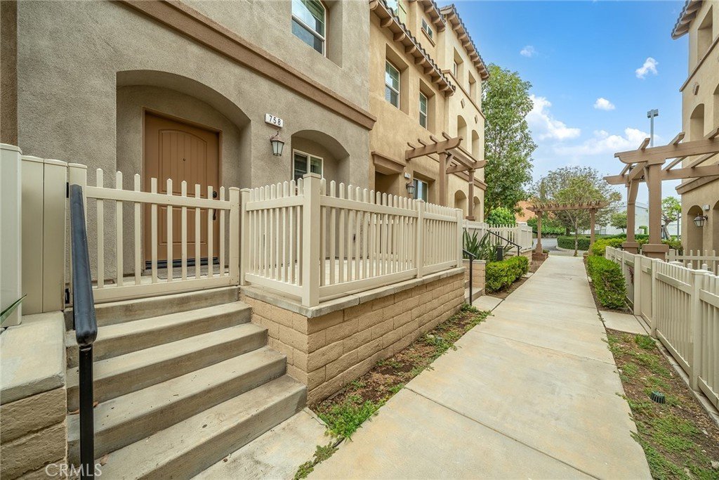 758 E Matchwood Azusa CA 91702 37 758 E Matchwood Azusa CA 91702