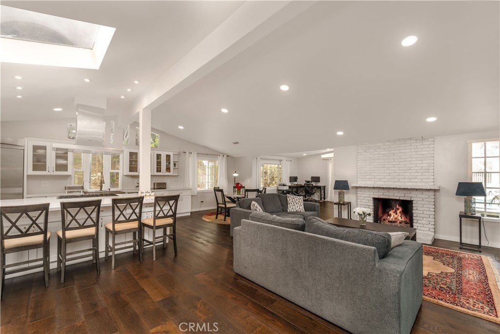 5708 Mcdonie Woodland Hills CA 91367 1 5708 Mcdonie Woodland Hills CA 91367