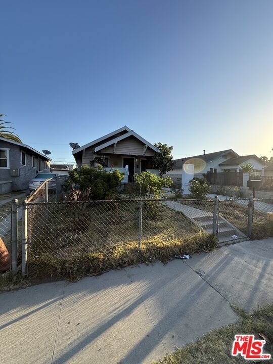 913 W 77th Street Los Angeles CA 90044 12 913 W 77th Street Los Angeles CA 90044