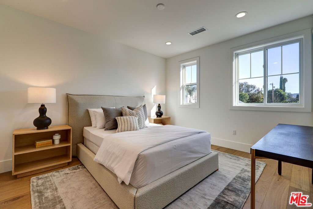 11729 Hartsook Street Valley Village CA 91607 15 11729 Hartsook Street Valley Village CA 91607