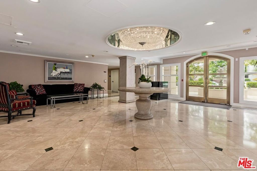 430 N Oakhurst Drive 202 Beverly Hills CA 90210 37 430 N Oakhurst Drive 202 Beverly Hills CA 90210