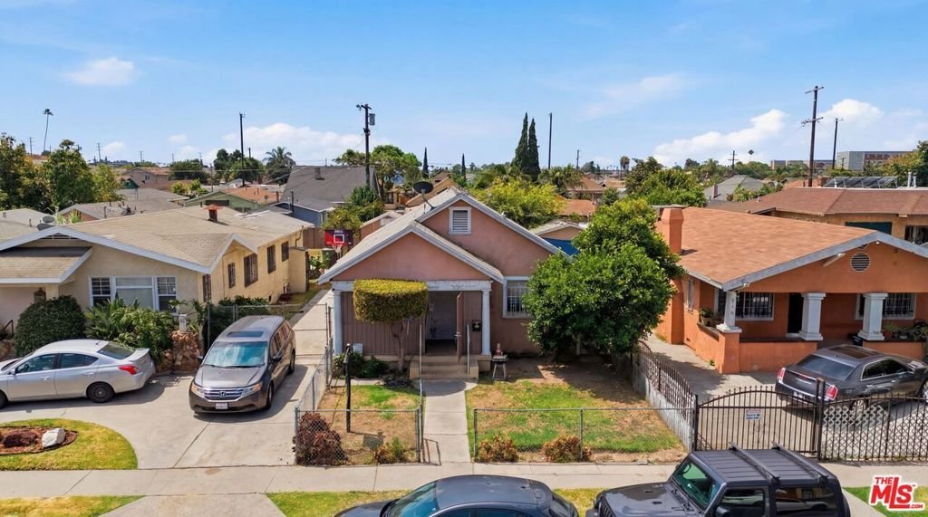 220 E 64th Street Los Angeles CA 90003 31 220 E 64th Street Los Angeles CA 90003