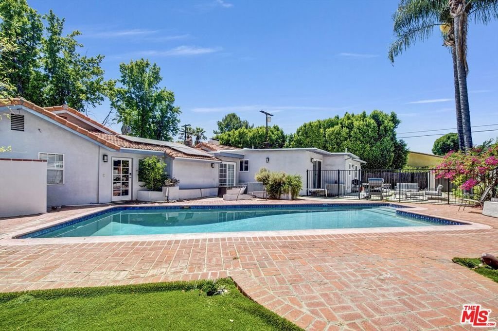 5195 Densmore Avenue Los Angeles CA 91436 4 5195 Densmore Avenue Los Angeles CA 91436