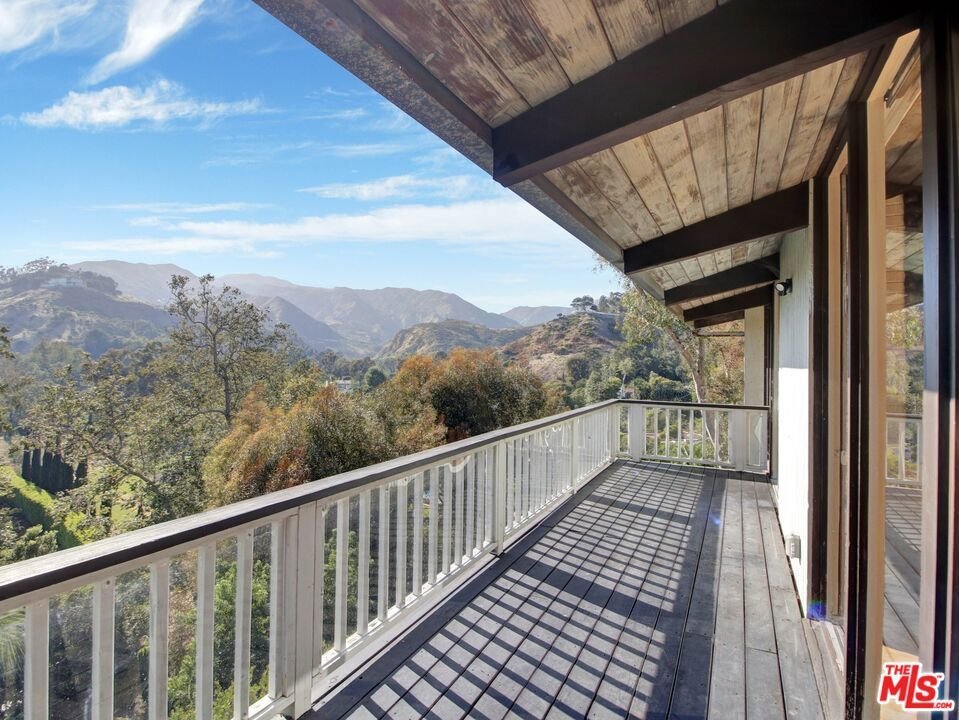 3557 Serra Road Malibu CA 90265 18 3557 Serra Road Malibu CA 90265