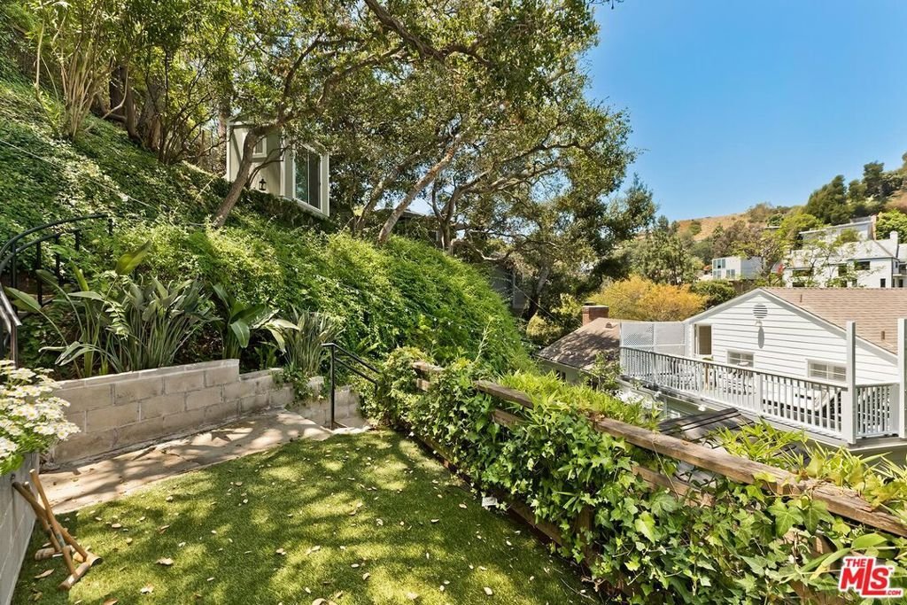 2872 Westshire Drive Los Angeles CA 90068 33 2872 Westshire Drive Los Angeles CA 90068