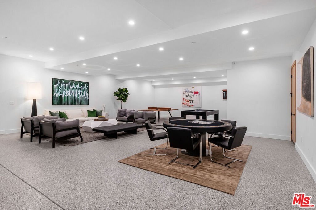 3951 Royal Oak Place Encino CA 91436 63 3951 Royal Oak Place Encino CA 91436