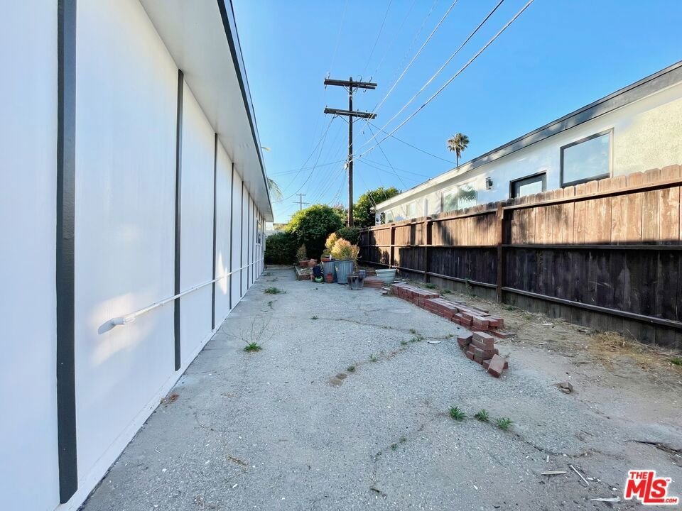 6031 Will Rogers Street Los Angeles CA 90045 35 6031 Will Rogers Street Los Angeles CA 90045
