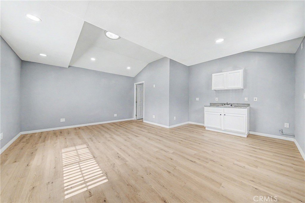 5651 Radford Valley Village CA 91607 26 5651 Radford Valley Village CA 91607