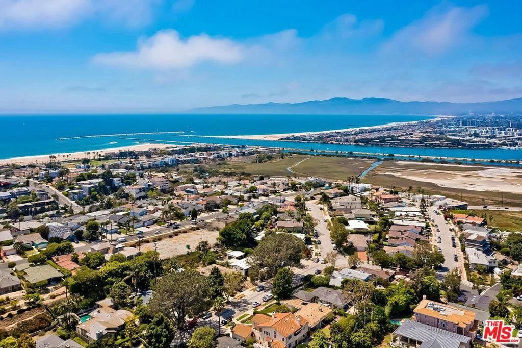8515 Falmouth Avenue 405 Playa Del Rey CA 90293 39 8515 Falmouth Avenue 405 Playa Del Rey CA 90293