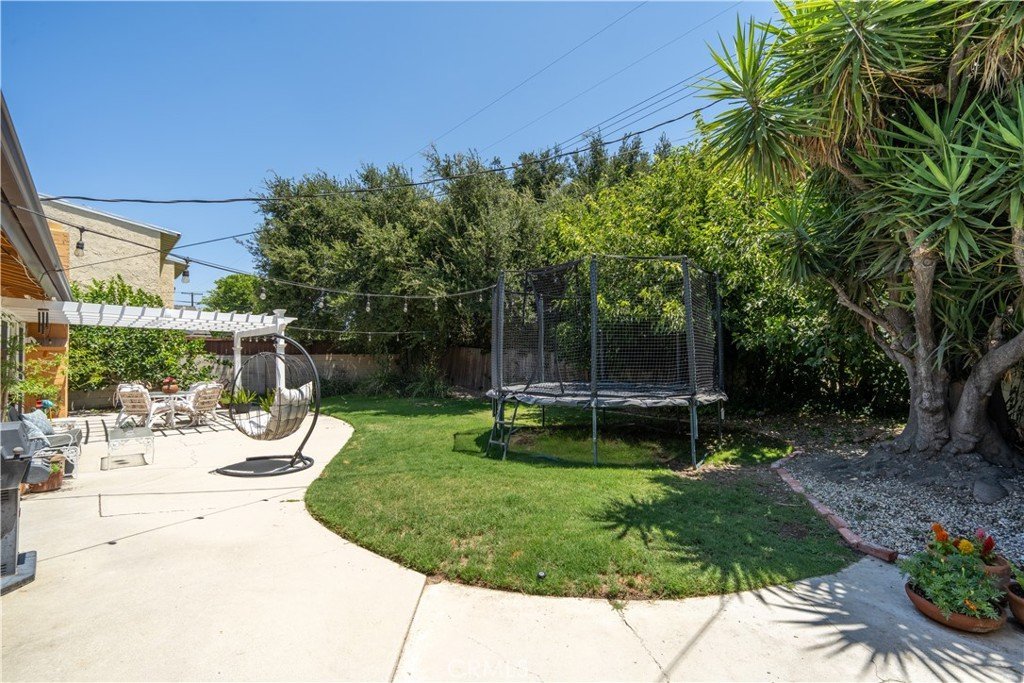 6600 Whitaker Lake Balboa CA 91406 33 6600 Whitaker Lake Balboa CA 91406