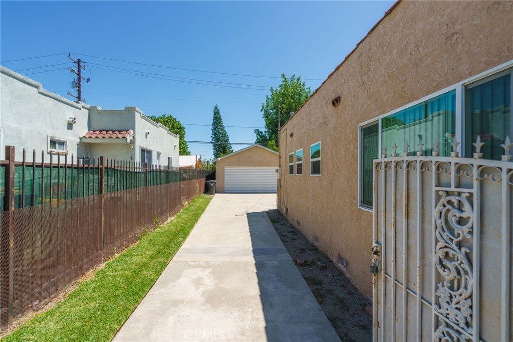 346 W School Street Compton CA 90220 29 346 W School Street Compton CA 90220