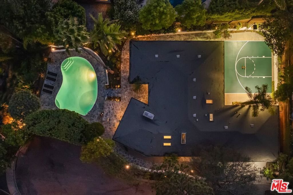 2817 Nichols Canyon Place Los Angeles CA 90046 19 2817 Nichols Canyon Place Los Angeles CA 90046