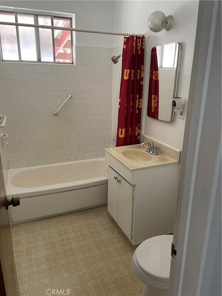 1727 Van Tress Wilmington CA 90744 18 1727 Van Tress Wilmington CA 90744