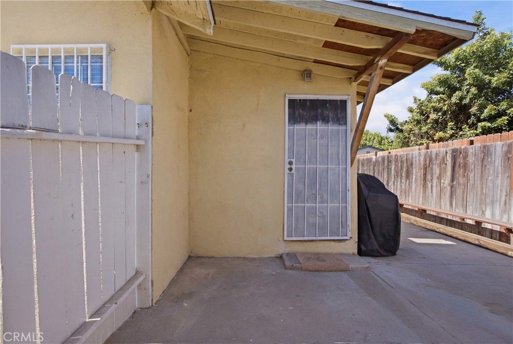 512 S Willowbrook Avenue Compton CA 90220 26 512 S Willowbrook Avenue Compton CA 90220