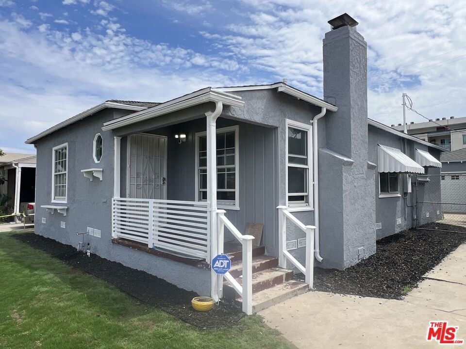 10318 S Manhattan Place Los Angeles CA 90047 8 10318 S Manhattan Place Los Angeles CA 90047