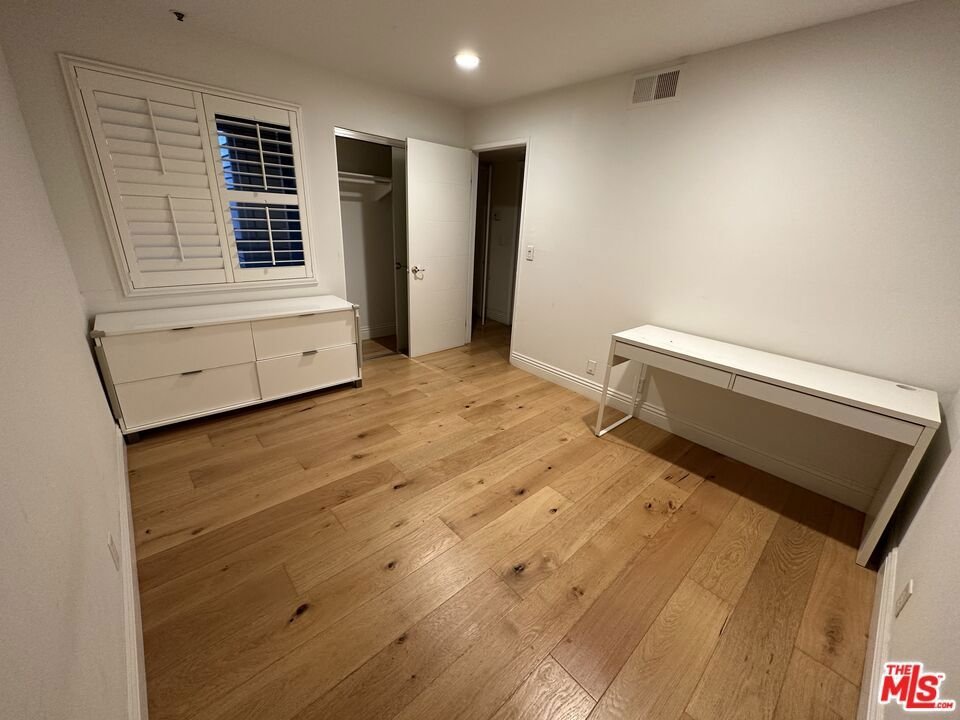 835 S Lucerne Boulevard 205 Los Angeles CA 90005 26 835 S Lucerne Boulevard 205 Los Angeles CA 90005
