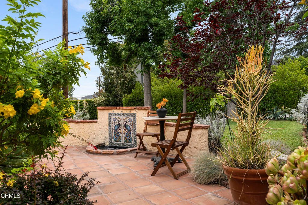 4812 La Canada Boulevard La Canada Flintridge CA 91011 49 4812 La Canada Boulevard La Canada Flintridge CA 91011