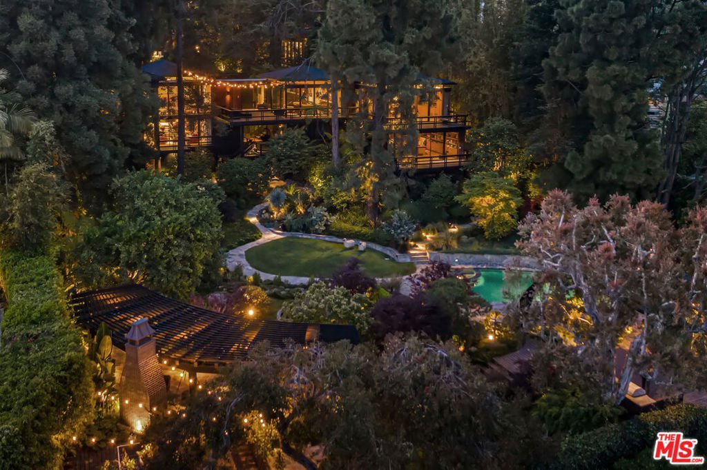 900 Napoli Drive Pacific Palisades CA 90272 22 900 Napoli Drive Pacific Palisades CA 90272