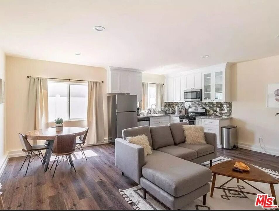 19604 Victory Boulevard Tarzana CA 91335 10 19604 Victory Boulevard Tarzana CA 91335