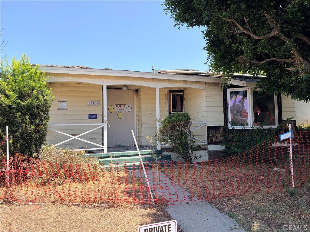 13455 Bassett Van Nuys CA 91405 2 13455 Bassett Van Nuys CA 91405