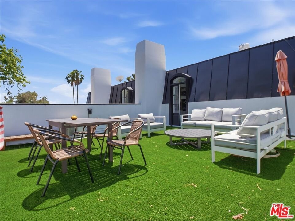 9419 Sunset Boulevard Beverly Hills CA 90210 24 9419 Sunset Boulevard Beverly Hills CA 90210