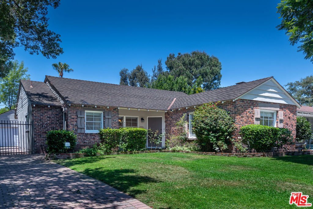 4421 Strohm Avenue Toluca Lake CA 91602 32 4421 Strohm Avenue Toluca Lake CA 91602