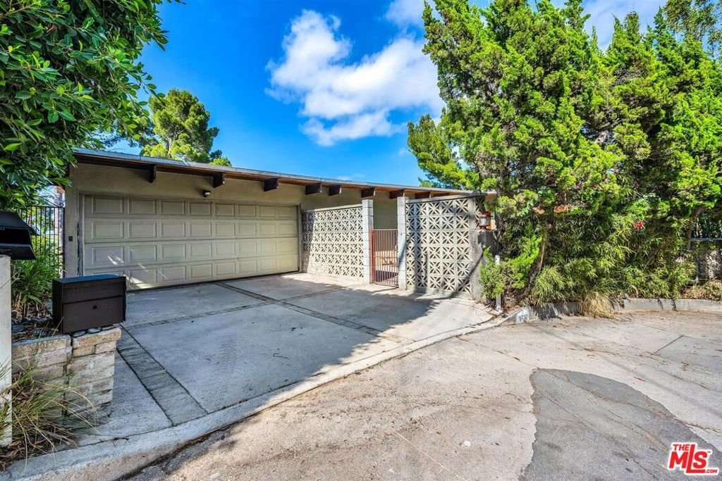 8630 Skyline Drive Los Angeles CA 90046 58 8630 Skyline Drive Los Angeles CA 90046