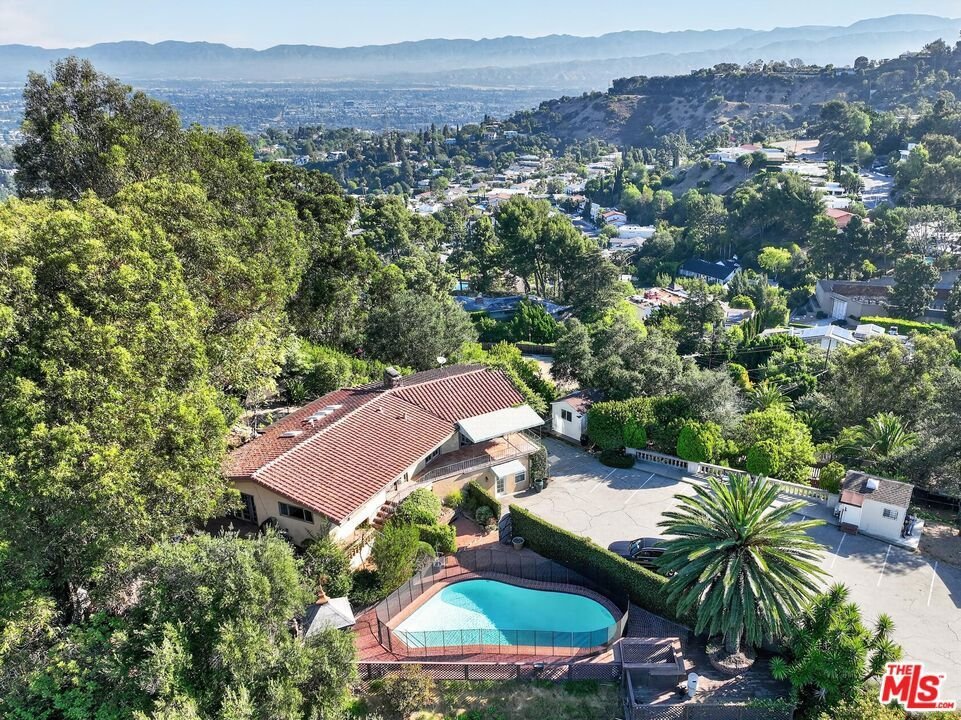 8207 Mulholland Drive Los Angeles CA 90046 34 8207 Mulholland Drive Los Angeles CA 90046