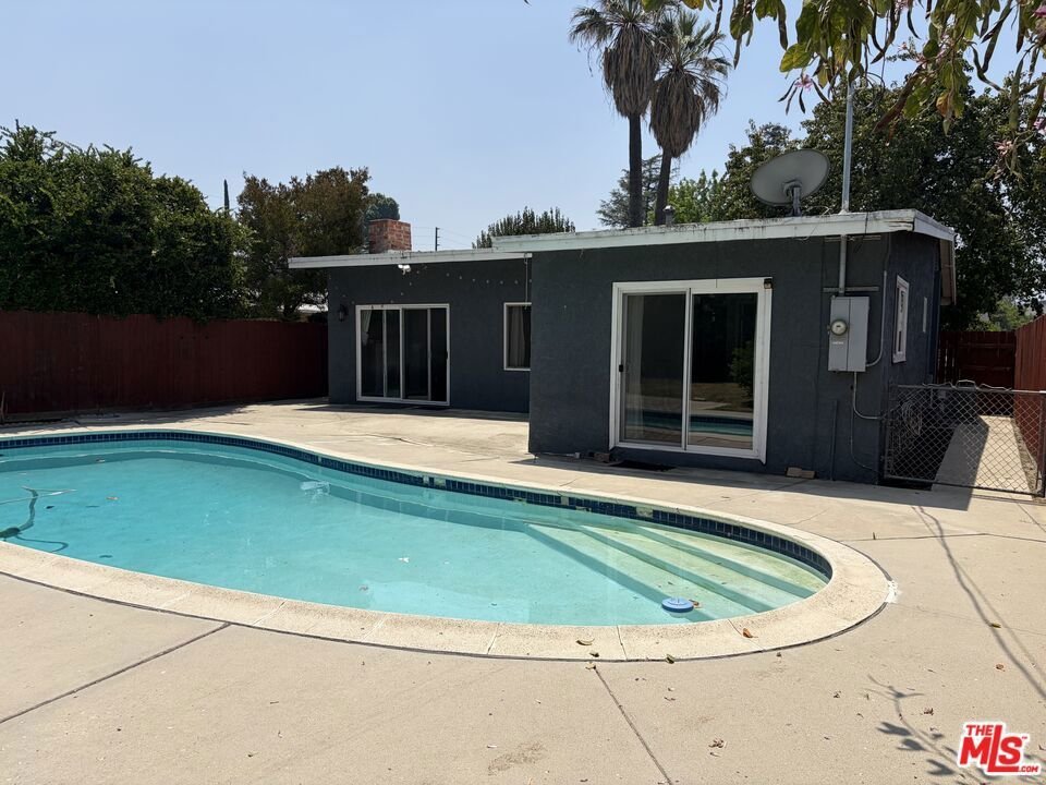 22115 Hart Street Canoga Park CA 91303 33 22115 Hart Street Canoga Park CA 91303