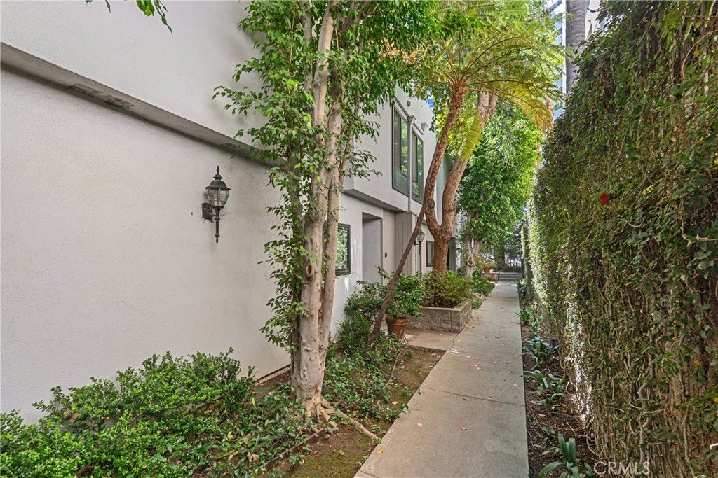 10933 Wellworth Avenue 10 Los Angeles CA 90024 42 10933 Wellworth Avenue 10 Los Angeles CA 90024
