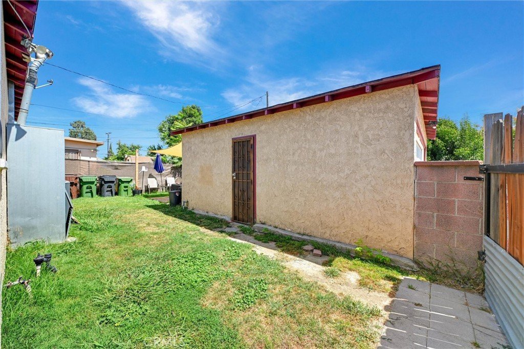 1330 E Caldwell Compton CA 90221 15 1330 E Caldwell Compton CA 90221