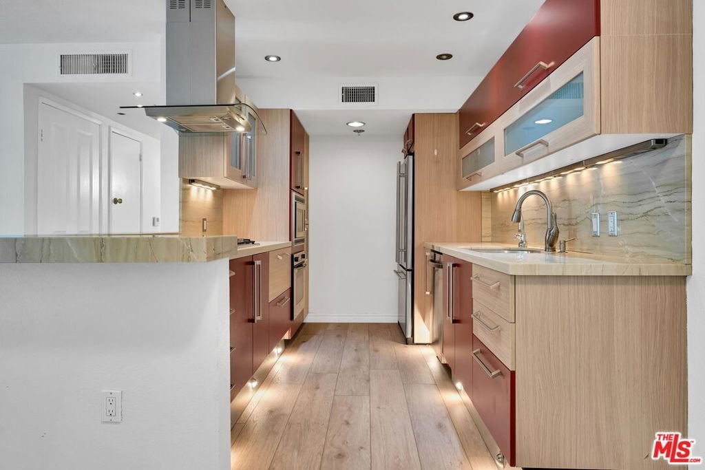 4501 Cedros Avenue 206 Sherman Oaks CA 91403 27 4501 Cedros Avenue 206 Sherman Oaks CA 91403