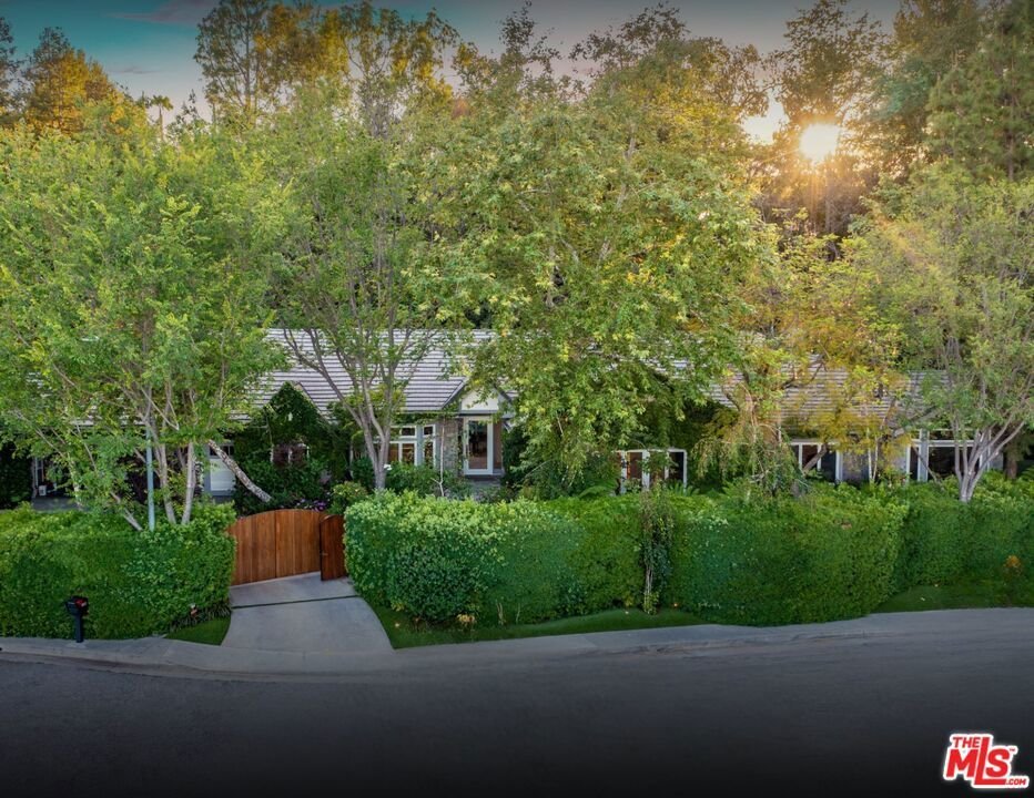 19012 Dorlon Drive Tarzana CA 91356 64 19012 Dorlon Drive Tarzana CA 91356
