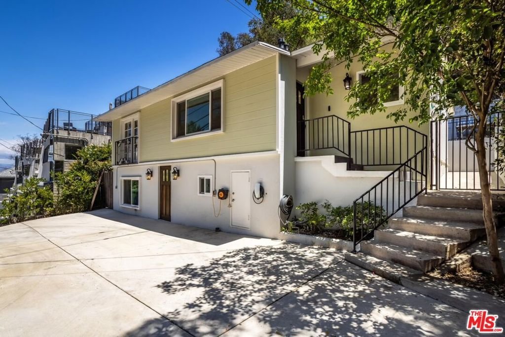 8876 Wonderland Avenue Los Angeles CA 90046 33 8876 Wonderland Avenue Los Angeles CA 90046