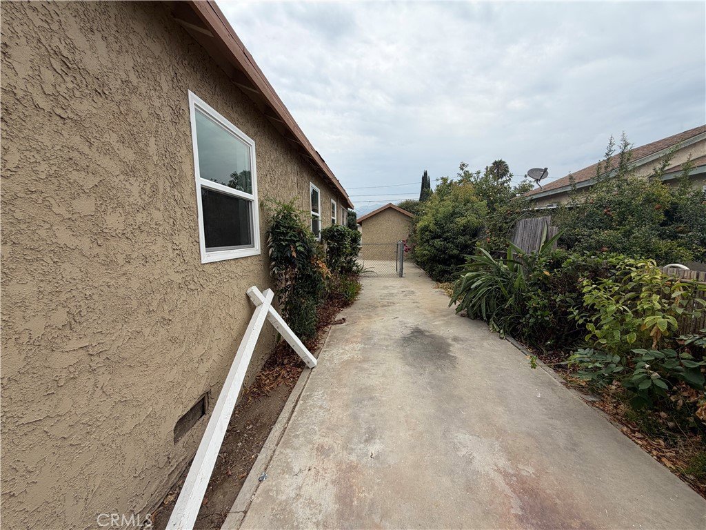 543 E 3rd Street Azusa CA 91702 22 543 E 3rd Street Azusa CA 91702