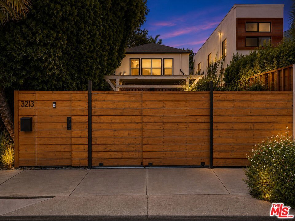 3213 Thatcher Avenue Venice CA 90292 26 3213 Thatcher Avenue Venice CA 90292