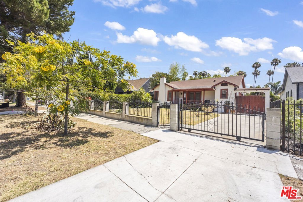 4914 10th Avenue Los Angeles CA 90043 12 4914 10th Avenue Los Angeles CA 90043