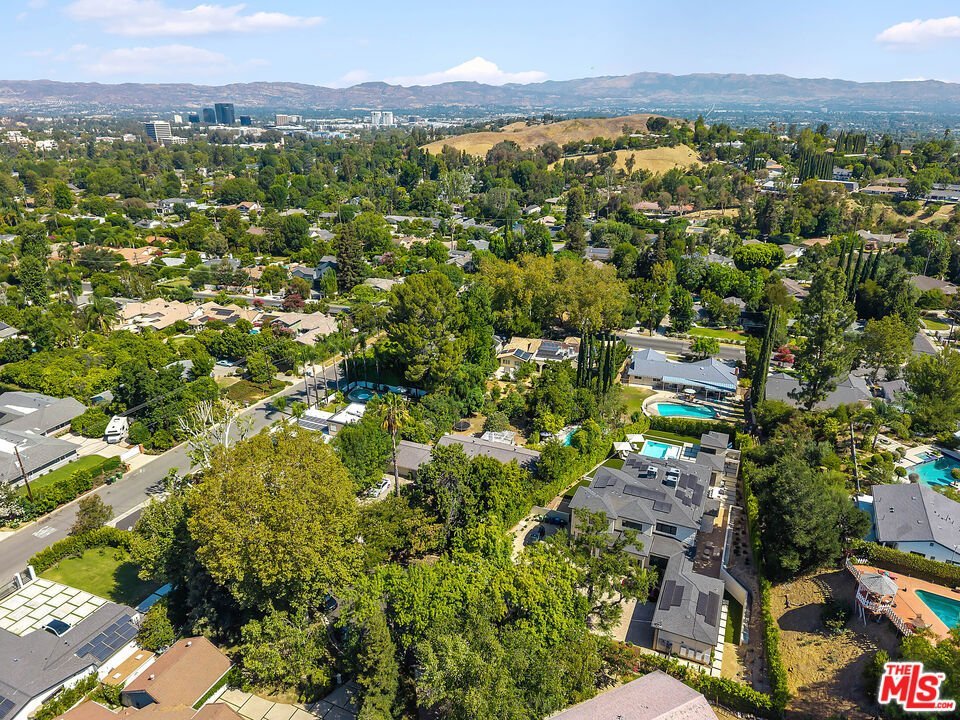 20447 Robert Place Woodland Hills CA 91364 28 20447 Robert Place Woodland Hills CA 91364