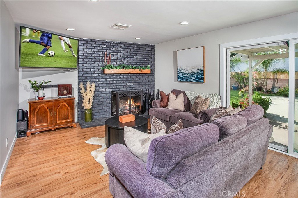 21709 Michale Street Canoga Park CA 91304 16 21709 Michale Street Canoga Park CA 91304