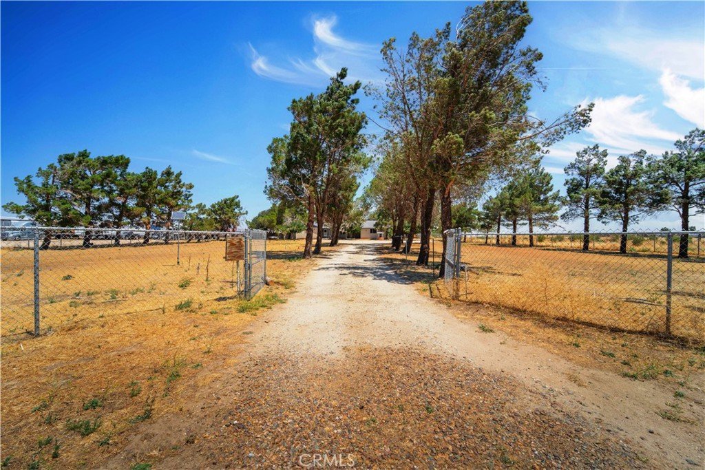 8327 W Avenue I Lancaster CA 93536 33 8327 W Avenue I Lancaster CA 93536