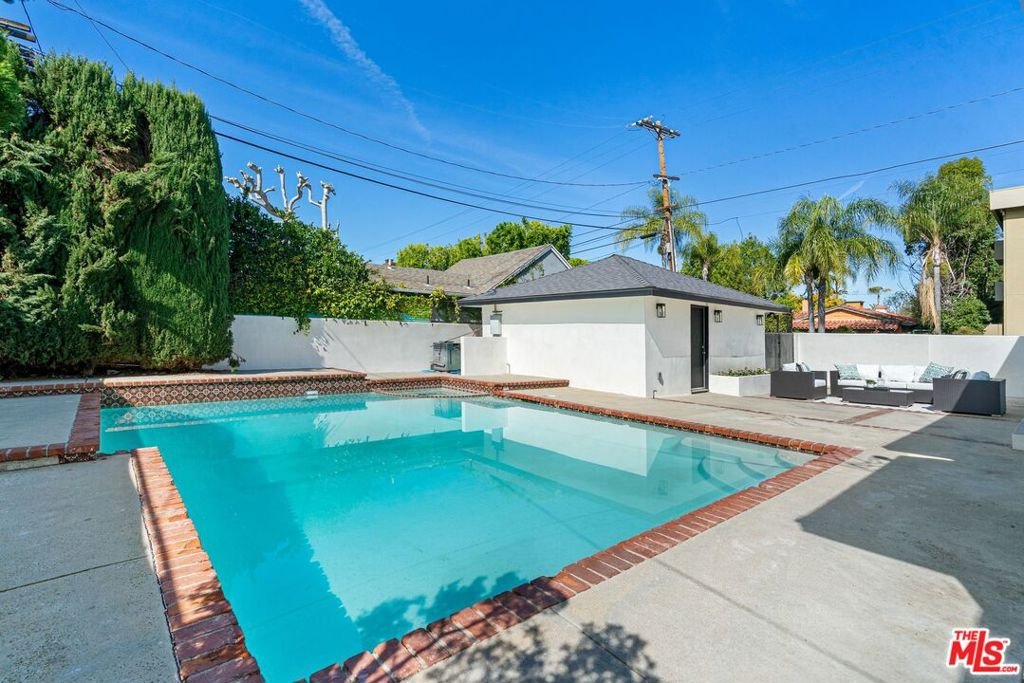 4955 Woodman Avenue Sherman Oaks CA 91423 19 4955 Woodman Avenue Sherman Oaks CA 91423
