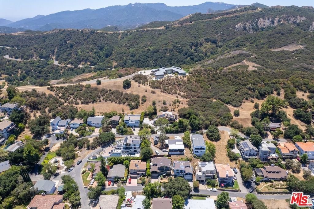 23620 Clover Trail Calabasas CA 91302 41 23620 Clover Trail Calabasas CA 91302