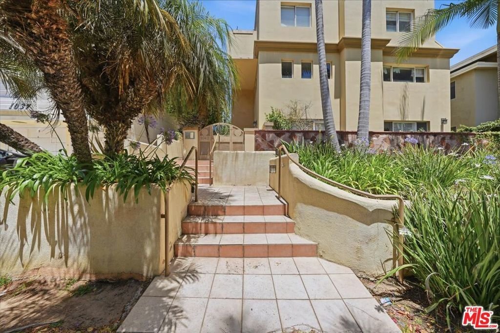 1043 11th Street 3 Santa Monica CA 90403 53 1043 11th Street 3 Santa Monica CA 90403