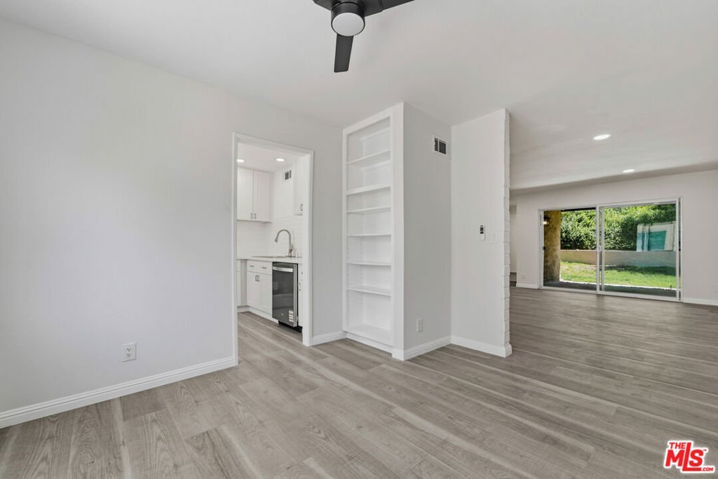 9545 Via Venezia Los Angeles CA 91504 28 9545 Via Venezia Los Angeles CA 91504