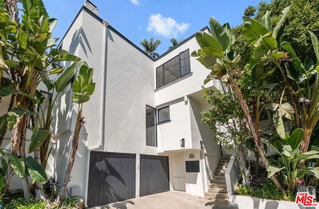 9315 Lloydcrest Drive Beverly Hills CA 90210 27 9315 Lloydcrest Drive Beverly Hills CA 90210