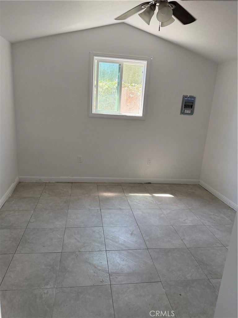 6208 Holmes Los Angeles CA 90001 29 6208 Holmes Los Angeles CA 90001