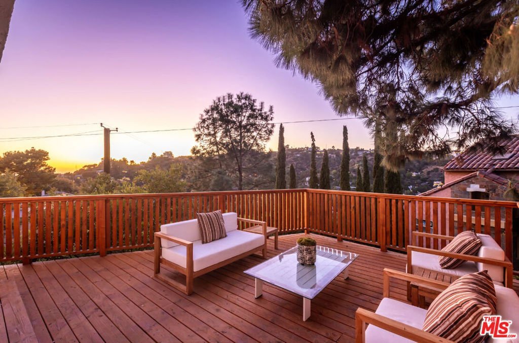 8300 Grand View Drive Los Angeles CA 90046 25 8300 Grand View Drive Los Angeles CA 90046