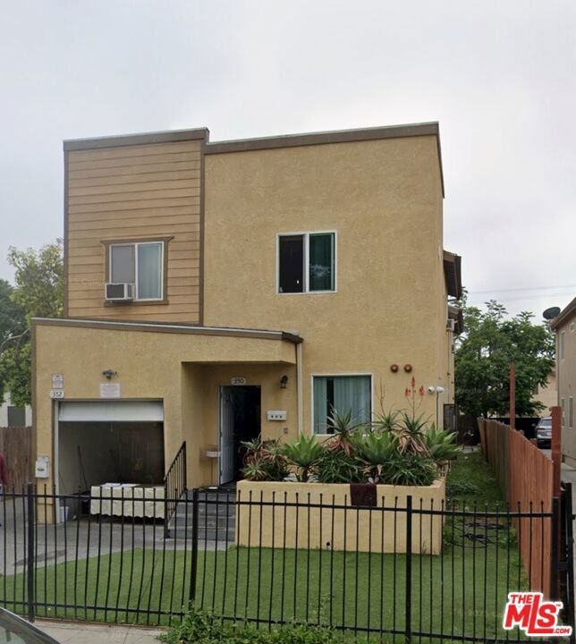 350 E 105th Street Los Angeles CA 90003 1 350 E 105th Street Los Angeles CA 90003