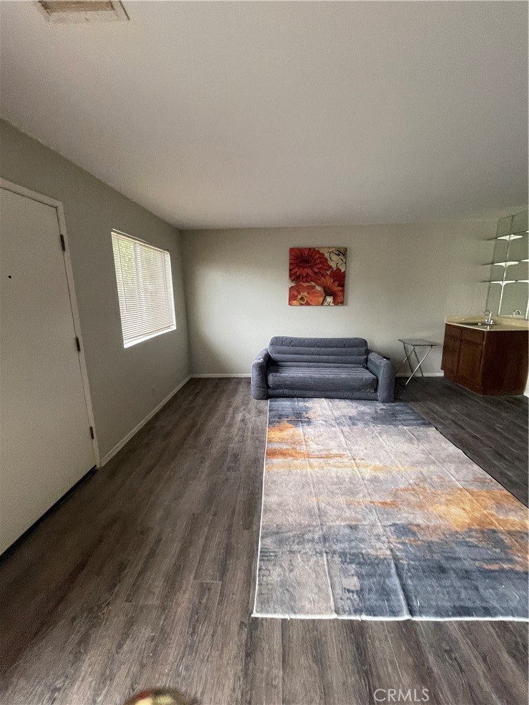 10215 Variel Chatsworth CA 91311 13 10215 Variel Chatsworth CA 91311