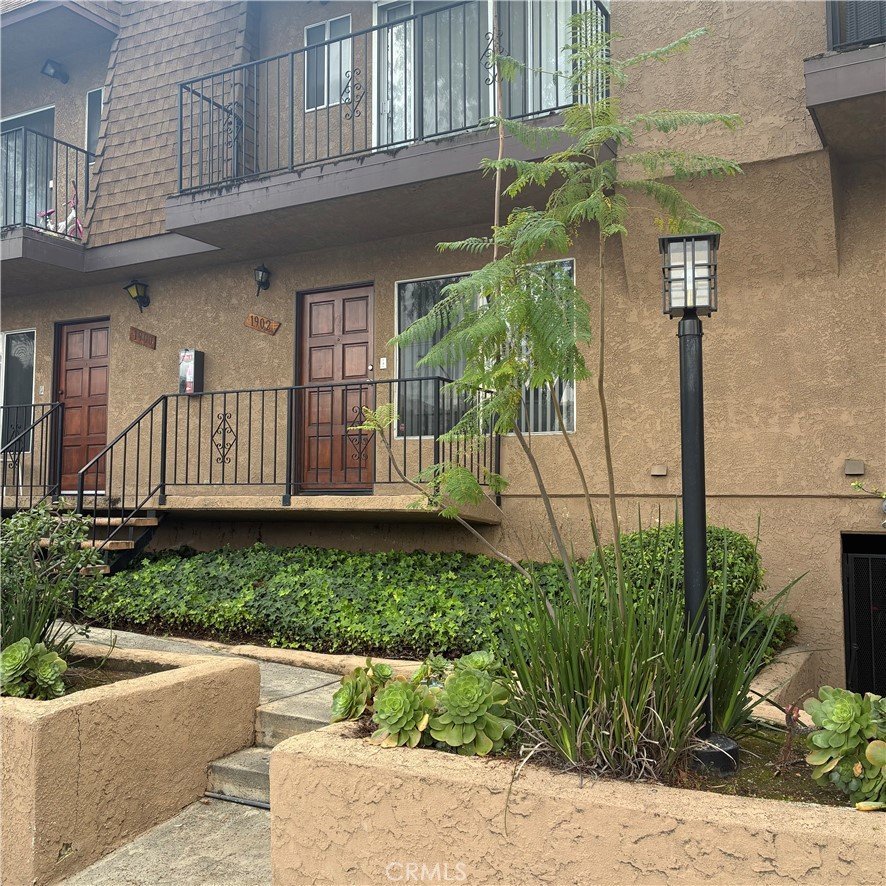 1902 W Victory Burbank CA 91506 1 1902 W Victory Burbank CA 91506